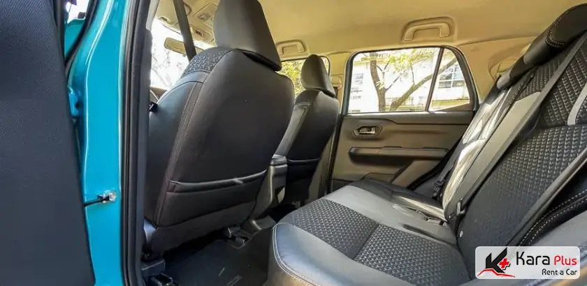 فضای داخلی و جادار با صندلی های راحت toyota raize مدل 2022