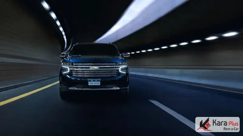 نمایی جذاب از chevrolet tahoe مدل 2023 در شهر دبی