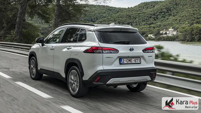 نمایی از طراحی عقب toyota crolla cross 2024